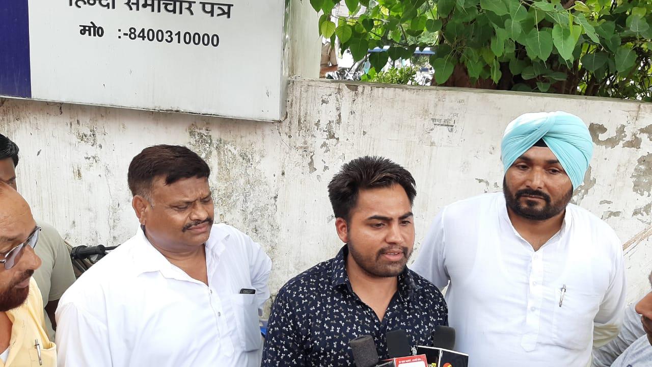 गोल्ड मेडलिस्ट रेशम सिंह के परिजन पहुॅचे थाने