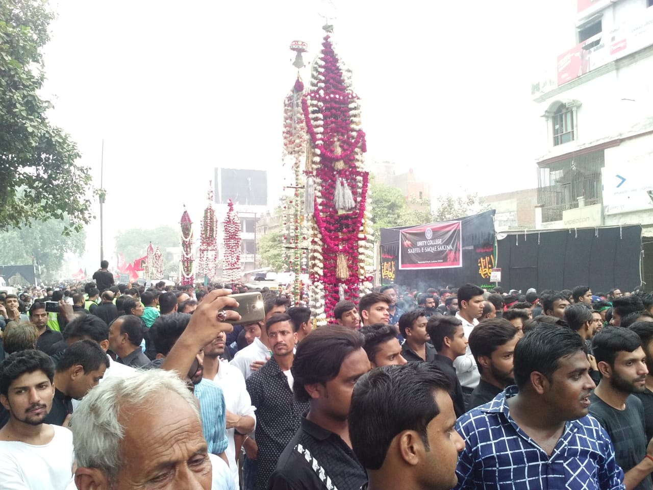 कड़ी सुरक्षा के बीच शान्तीपूर्ण माहौल मे सम्पन्न हुआ चेहल्लुम का जुलूस