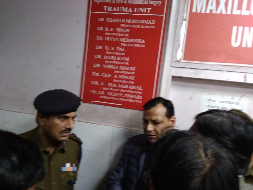 वज़ीरगंज मे बदमाशों ने गोली मार कर लूटे लाखों रूपए