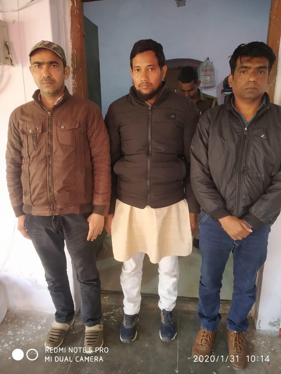 घंटा घर पहुॅचे सात लोगो को पुलिस ने किया गिरफ्तार जबरन कैन्डिल मार्च निकालने टेन्ट लगाने का लगा इलज़ाम