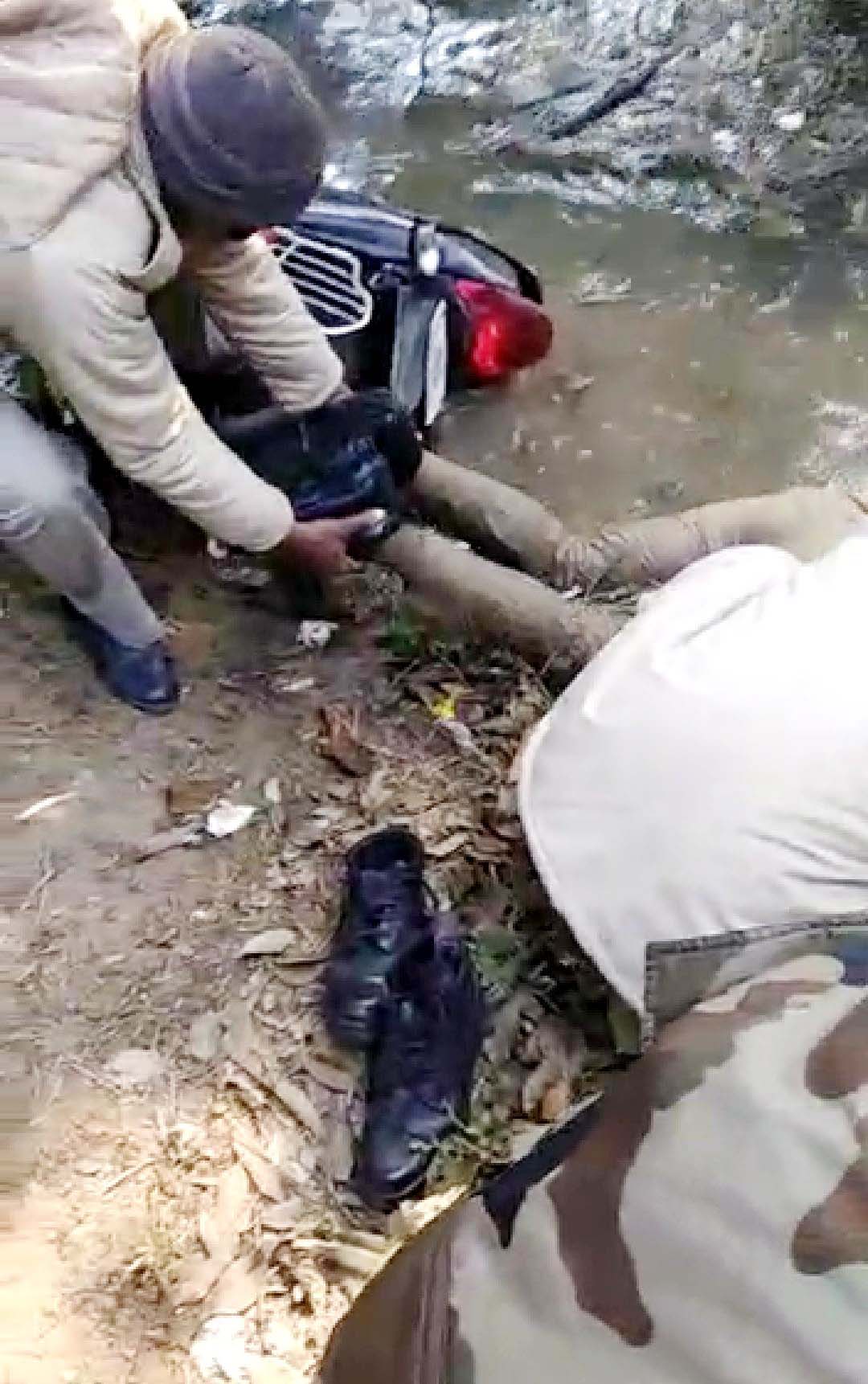 बावर्दी होमगार्ड का नाले मे मिला शव हत्या की आशंका पुलिस ने कहा हादसा