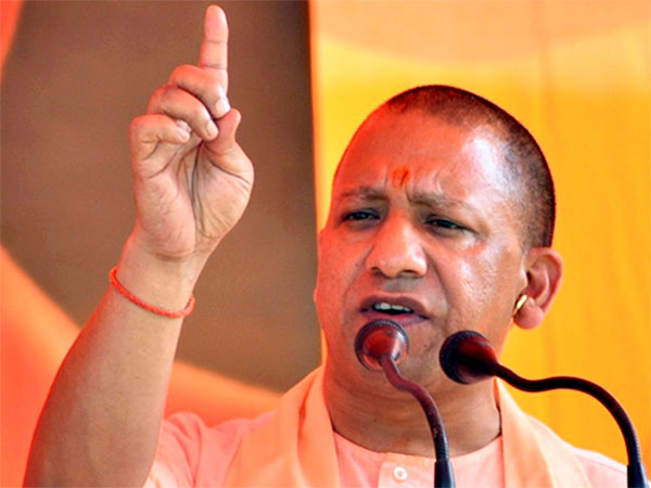 हाथरस कांड में योगी सरकार की बड़ी कार्रवाई , डीएसपी सहित कई पुलिस अधिकारी सस्पेंड